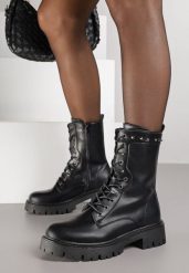 Czarne Botki Workery Zdobione Aplikacjami z Ćwiekami Nalirela. Czarne botki damskie Renee, z jeansu, bez obcasa, na płaskiej podeszwie, bez zapięcia. Za 159.99 zł.