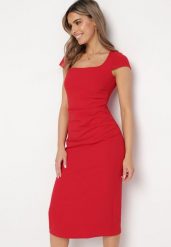 Czerwona Sukienka Midi z Kwadratowym Dekoltem Revinane. Czerwone sukienki damskie Born2be, bez wzorów, eleganckie, bez ramiączek. Za 189.99 zł.