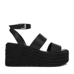 Sandały Badura. Czarne sandały damskie Badura, bez wzorów, bez obcasa, bez zapięcia. Za 379.99 zł.