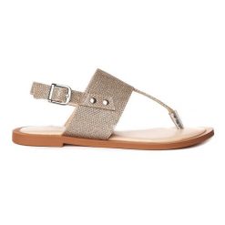 Metaliczne srebrne sandały Srebrne. Szare sandały damskie Trespass, bez wzorów, z materiału, bez obcasa, bez zapięcia. Za 229.99 zł.