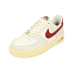 Nike Air Force 1 Low Just Do It Hangtag. Białe obuwie sportowe damskie Nike, bez zapięcia, do biegania, Nike Air Force. Za 1,159.58 zł.