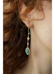 Pierres delicates Kolczyki w kolorze białym z perłami i masą perłową rozmiar: onesize. Białe kolczyki damskie Pierres delicates, z perłą, z mosiądzu, z zapięciem typu bigiel. Za 43.99 zł.