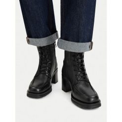 Botki G-Star. Czarne botki damskie G-Star, retro, bez obcasa, na słupku, bez zapięcia. Za 399.99 zł.