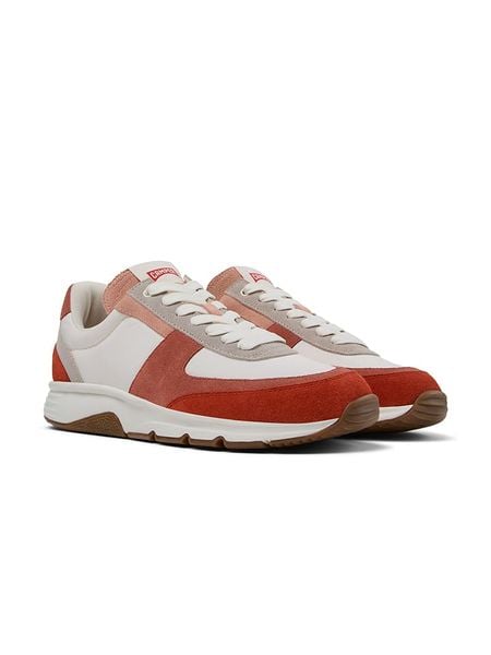 Camper Sneakersy w kolorze kremowo-pomarańczowym rozmiar: 38. Brązowe obuwie sportowe damskie Camper, z materiału, bez zapięcia. Za 284.82 zł.