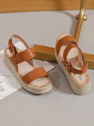 Sixth Sens Sandały w kolorze jasnobrązowym na koturnie rozmiar: 40. Brązowe sandały damskie Sixth Sens, bez wzorów, z otwartym noskiem, bez obcasa, na koturnie, bez zapięcia. Za 123.25 zł.