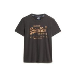 T-shirt z fantazyjnym logo dla kobiet Superdry Vintage. Czarne t-shirty damskie Superdry, bez wzorów, bez kołnierzyka. W wyprzedaży za 149.10 zł.
