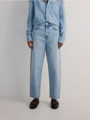 Jeansy mom fit - niebieski. Niebieskie jeansy damskie Reserved, z podwyższonym stanem. W wyprzedaży za 59.99 zł.