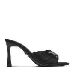 Klapki Juicy Couture. Czarne klapki damskie Juicy Couture, bez wzorów, bez obcasa, bez zapięcia. Za 249.99 zł.