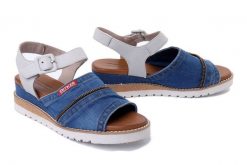 ARTIKER RELAKS 54C0217 jasnoszary, sandały damskie. Niebieskie sandały damskie Artiker Relaks, bez wzorów, z gumy, bez obcasa, na koturnie, bez zapięcia. Za 173.94 zł.