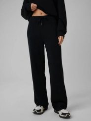 4F Spodnie dresowe w kolorze czarnym rozmiar: L. Czarne spodnie dresowe damskie 4F, l, bez wzorów, z dresówki. Za 127.35 zł.