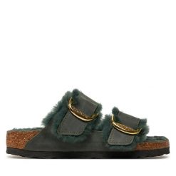 Klapki Birkenstock. Zielone klapki damskie Birkenstock, bez wzorów, bez obcasa, bez zapięcia. Za 819.99 zł.