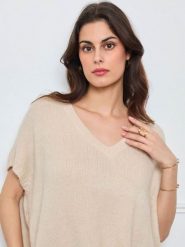 CXL by Christian Lacroix Sweter w kolorze beżowym rozmiar: onesize. Brązowe swetry klasyczne damskie CXL by Christian Lacroix, z wełny, bez kołnierzyka. Za 208.99 zł.