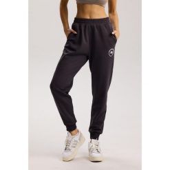 Damskie spodnie dresowe Rough Radical Cotton Active Joggers. Brązowe spodnie dresowe damskie ROUGH RADICAL, s, bez wzorów, z dresówki. W wyprzedaży za 144.42 zł.