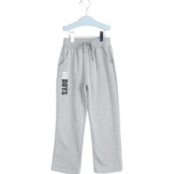 Jasnoszare Spodnie Dresowe Deep Waters. Szare spodnie dresowe chłopięce Born2be, z dresówki. Za 29.99 zł.