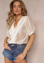 Jasnobeżowa Bluzka z Koronkowym Dekoltem Amrina. Brązowe bluzki damskie Renee, m, bez wzorów, z jeansu, bez kołnierzyka, bez ramiączek. Za 89.99 zł.