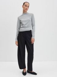 Someday Koszulka "Kelea" w kolorze jasnoszarym rozmiar: 36. Szare bluzki damskie someday., bez wzorów, bez kołnierzyka, bez ramiączek. Za 95.99 zł.