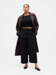 GAP Spodnie w kolorze czarnym rozmiar: 42. Czarne spodnie materiałowe damskie GAP, bez wzorów, z materiału. Za 143.56 zł.