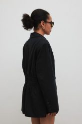 Marynarka z marszczeniem w kolorze TOTALLY BLACK - ROCHELLE. Czarne marynarki i żakiety damskie Marsala, m, bez wzorów, z bawełny, eleganckie. Za 599.90 zł.