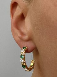 Les Petites Précieuses Pozłacane kolczyki-półkreole z cyrkoniami rozmiar: onesize. Zielone kolczyki damskie Les Petites Précieuses, z cyrkonią, pozłacane. Za 227.31 zł.