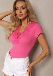 Fuksjowy T-shirt z Bawełny z Krótkim Rękawem i Ozdobną Koronką przy Dekolcie Comelina. Czerwone t-shirty damskie Renee, s, bez wzorów, z bawełny, bez kołnierzyka. Za 39.99 zł.
