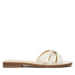 Klapki Guess. Brązowe klapki damskie Guess, z aplikacjami, bez obcasa, bez zapięcia. Za 499.99 zł.