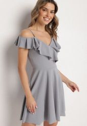 Szara Sukienka Rozkloszowana na Ramiączkach z Falbankami Polauri. Szare sukienki damskie Born2be, bez wzorów, eleganckie, bez ramiączek. Za 119.99 zł.
