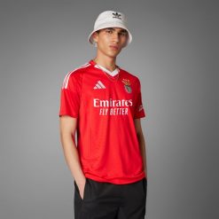 Koszulka piłkarska ADIDAS Benfica domowa sezon 24/25. Bluzki damskie Adidas, m, bez wzorów, bez kołnierzyka, bez ramiączek. W wyprzedaży za 339.99 zł.