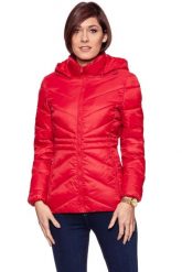 DAMSKA KURTKA ZIMOWA WRANGLER SHORT PUFFER SALSA RED W4124V5WN 112128757. Czerwone kurtki damskie Wrangler, na zimę, xs, bez wzorów, bez kaptura. W wyprzedaży za 99.99 zł.