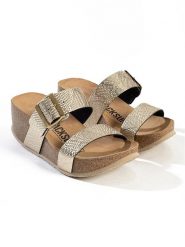 BACKSUN Klapki "Jakarta" w kolorze złotym na koturnie rozmiar: 42. Żółte klapki damskie Backsun, bez wzorów, z materiału, z otwartym noskiem, bez obcasa, na koturnie, bez zapięcia. Za 173.99 zł.