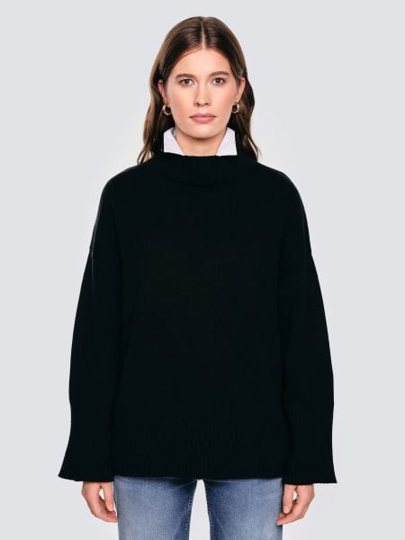 Sweter damski ze stójką oversize czarny Siena 906. Czarne golfy damskie Big Star, l, bez wzorów, z bawełny, bez ramiączek. W wyprzedaży za 199.99 zł.