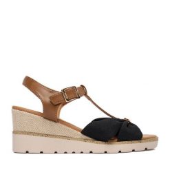 Sandały Beverly Hills Polo Club. Czarne sandały damskie Beverly Hills Polo Club, bez wzorów, bez obcasa, na koturnie, bez zapięcia. Za 149.99 zł.