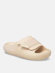 Crocs Klapki "Mellow Luxe Recovery" w kolorze beżowym rozmiar: 41/42. Brązowe klapki damskie Crocs, bez wzorów, z otwartym noskiem, bez obcasa, bez zapięcia. Za 195.99 zł.