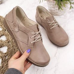 Skórzane półbuty damskie komfortowe beżowe Helios 715. Brązowe półbuty damskie Helios, bez wzorów, ze skóry, bez obcasa, bez zapięcia. Za 221.99 zł.