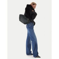 Torebka Guess. Brązowe kuferki damskie Guess, z aplikacjami, bez dodatków. Za 234.99 zł.