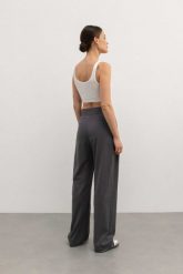 Eleganckie spodnie z prostą nogawką w kolorze GRAPHITE - CHARM-XL. Szare spodnie materiałowe damskie Marsala, bez wzorów, z materiału. Za 499.90 zł.