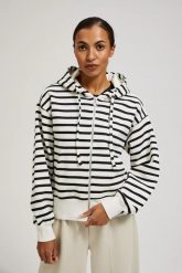 Bluza w cienkie paski z kapturem zapinana na zamek czarno-biała. Białe bluzy damskie MOODO, m, bez wzorów, z kapturem. W wyprzedaży za 69.99 zł.