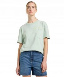 DAMSKA KOSZULKA LEE EMBROIDERY POCKET TEE SOFT SAGE 112363833. Koszulki damskie Lee, m, bez wzorów, bez kołnierzyka, bez ramiączek. Za 79.99 zł.