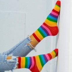 Skarpetki damskie w tęczowe paski 1151 żywe. Skarpetki damskie Milena, bez wzorów, z bawełny. Za 15.90 zł.