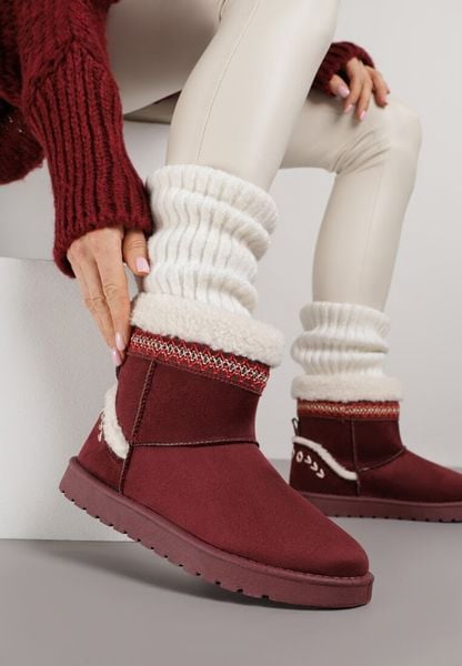Bordowe Śniegowce o Wsuwanym Fasonie z Haftem i Futrem przy Cholewce Mevinadia. Czerwone śniegowce damskie Renee, z jeansu. Za 109.99 zł.