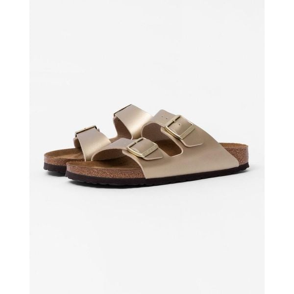 Klapki damskie Birkenstock Arizona BS. Żółte klapki damskie Birkenstock, bez wzorów, z materiału, bez obcasa, bez zapięcia. Za 448.00 zł.