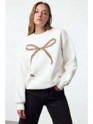 Trendyol Sweter w kolorze białym rozmiar: M. Białe swetry klasyczne damskie Trendyol, m, bez kołnierzyka. Za 91.77 zł.