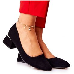 Lewski Shoes Zamszowe Czółenka Lewski 3118 Czarne. Czarne czółenka damskie bez wzorów, ze skóry, bez obcasa, na obcasie. Za 410.13 zł.