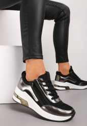 Czarne Sneakersy z Ekoskóry z Połyskującymi Detalami i Ozdobnym Zamkiem Raviles. Czarne obuwie sportowe damskie Renee, bez zapięcia. Za 109.99 zł.