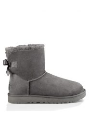 UGG Botki "Mini Baily Bow" w kolorze szarym ze skóry jagnięcej rozmiar: 36. Białe botki damskie Ugg, ze skóry, z okrągłym noskiem, bez obcasa, bez zapięcia. Za 502.76 zł.