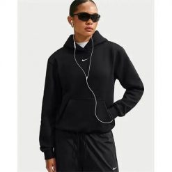 Bluza sportowa damska Nike IM8100001TOTALBLACK. Czarne bluzy damskie Nike, xs, bez wzorów, z materiału, z kapturem. Za 445.00 zł.