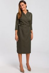 Elegancka sukienka kopertowa z paskiem zielona. Zielone sukienki damskie Stylove, bez wzorów, z elastanu, biznesowe, bez ramiączek. Za 275.00 zł.