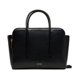 Torebka Calvin Klein. Czarne torebki klasyczne damskie Calvin Klein, bez dodatków. Za 839.99 zł.