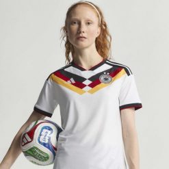 Koszulka Germany 26 Home Authentic. Białe koszulki damskie Adidas, bez wzorów, bez kołnierzyka, bez ramiączek. Za 649.00 zł.