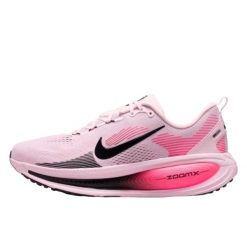 Nike Vomero 18 Pink Foam Hyper Pink Black. Czerwone obuwie sportowe damskie Nike, z meshu, bez zapięcia, do biegania. Za 906.49 zł.