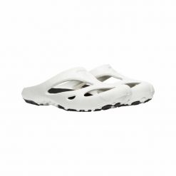 Klapki damskie KEEN SHANTI. Białe klapki damskie Keen, bez wzorów, bez obcasa, bez zapięcia. Za 199.99 zł.